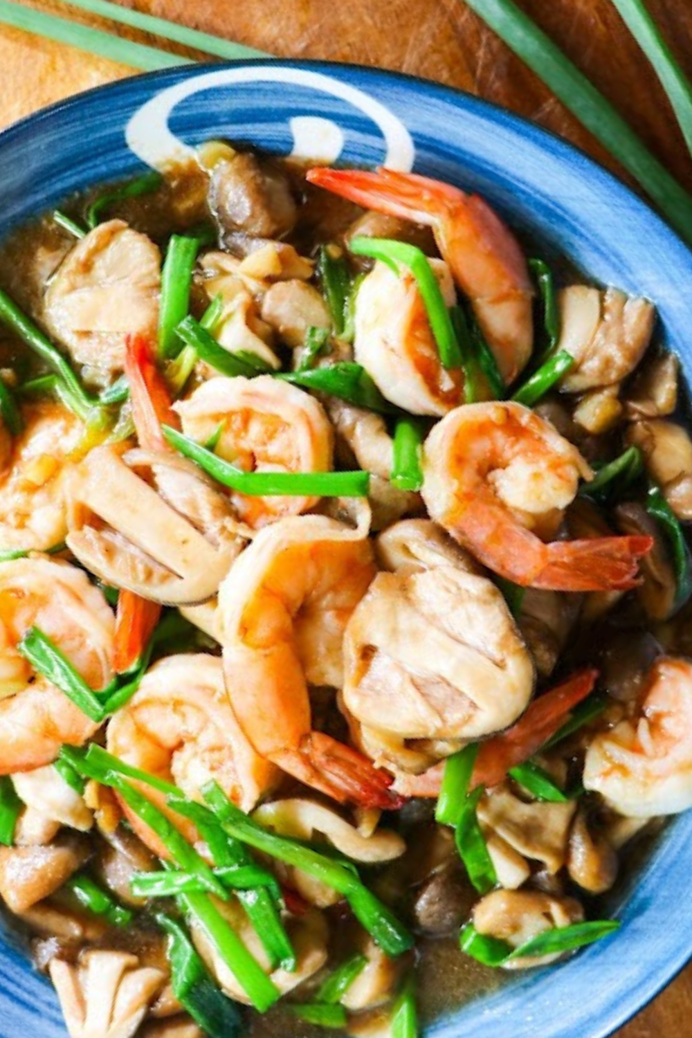 Stir-fried straw mushrooms with shrimp