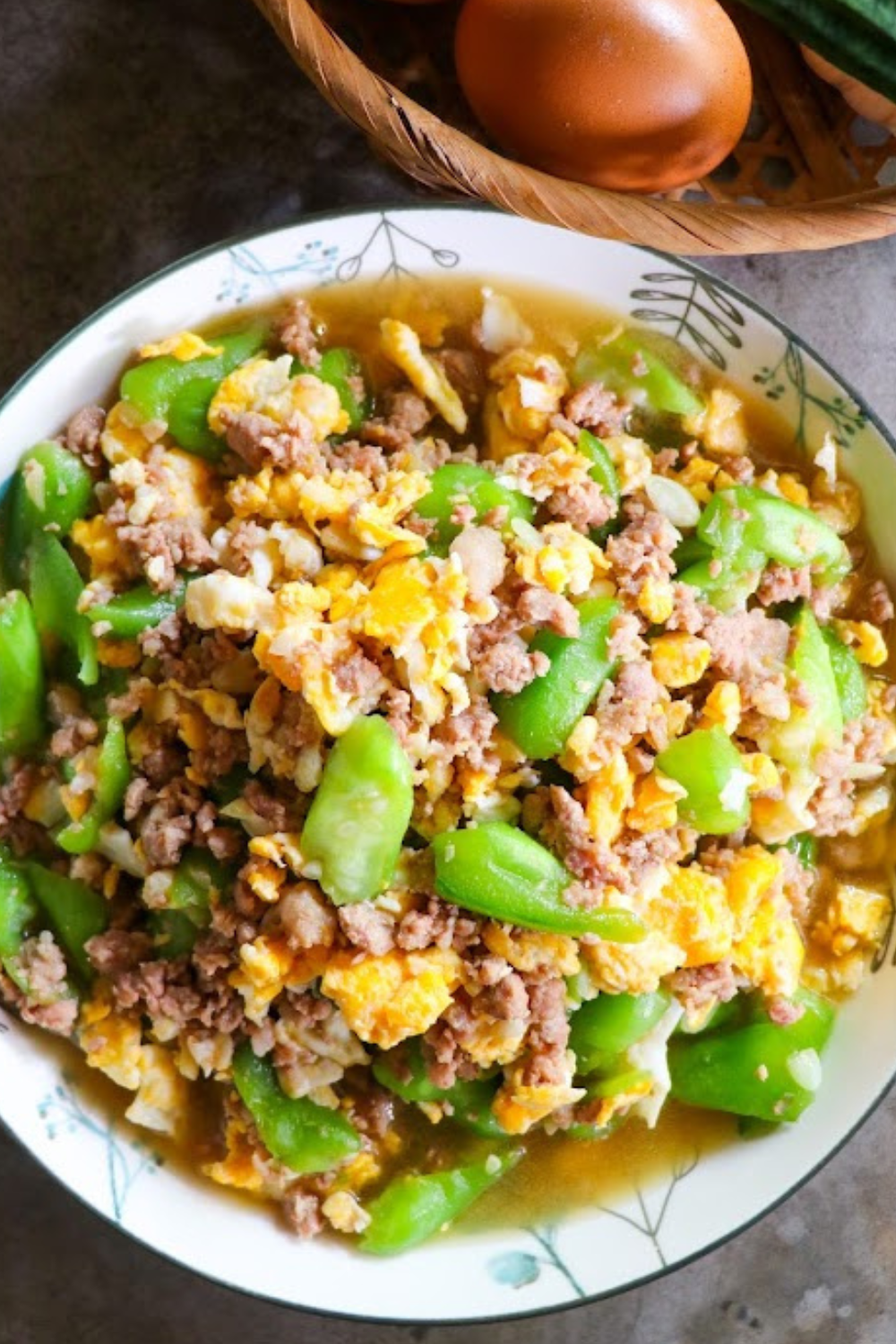 Stir-fried angled gourd